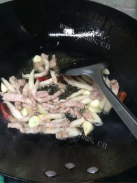 家常菜芹菜土豆丝做法图解4)