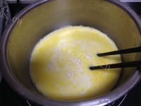 美味的脆皮炸鲜奶做法图解4)