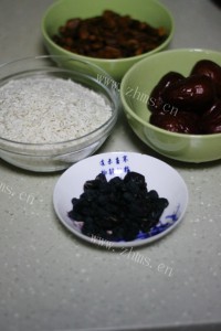 美味的松子红枣糯米糕做法图解1)