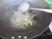 「DIY美食」榨菜肉丝面做法图解5)