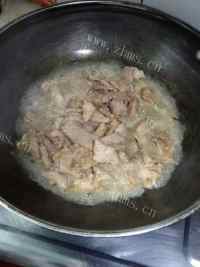 美味的肉片酸豇豆做法图解4)