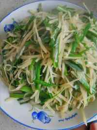 家常菜土豆丝炒韭菜