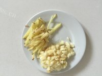 营养的丝瓜花甲蘑菇汤的做法图解三