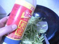 绿色食物之素炒豆角做法图解4)