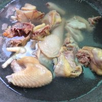 养生的老椰煲鸡汤做法图解5)