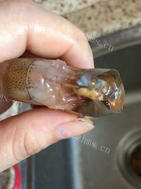 美味的蒜蓉粉丝蒸开背虾做法图解3)