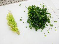 「首发」葱油千层酥饼做法图解4)