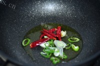 家庭版黄豆芽炒粉条做法图解2)