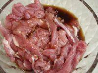 家常菜扁豆炒肉丝做法图解2)