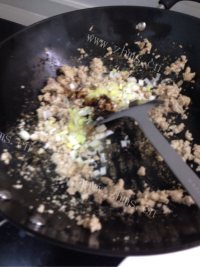 肉末茄子丁做法图解6)