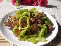 家常菜尖椒炒腊肉