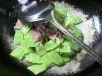 家常扁豆炒牛肉做法图解8)