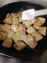 脆嫩可口的香煎豆腐做法图解6)