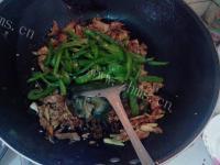 喷香的辣椒炒肉做法图解12)