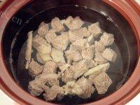 「美味可口」牛肉炖土豆做法图解4)