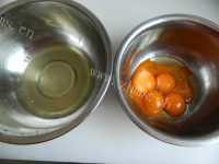 特色美食红丝绒蛋糕卷做法图解2)