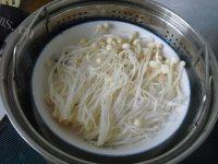 可口的剁椒金针菇做法图解3)