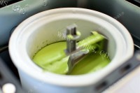 自制抹茶冰激凌做法图解10)