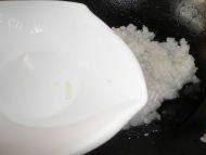 口感丰厚的皮蛋火腿粥做法图解3)