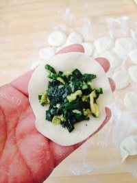 特下饭的韭菜鸡蛋煎饺做法图解8)