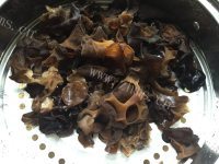 芳香四溢的凉拌木耳做法图解3)