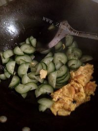 美味的黄瓜鸡蛋炒面做法图解7)