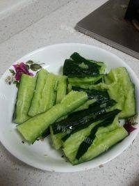 超级简单的凉拌黄瓜做法图解3)