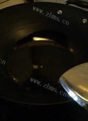 美味的蒜香豉汁蒸排骨做法图解4)