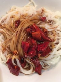 美味的香辣拌面做法图解16)