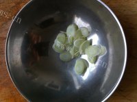 简单蒜茸炝拌小白菜做法图解5)
