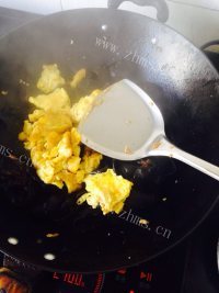 回味无穷的木耳炒鸡蛋做法图解6)