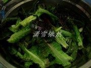 家常菜莴笋片炒肉做法图解3)