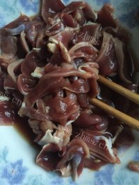 家常菜爆炒鸭胗做法图解3)