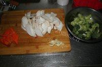 家常菜西兰花炒杏鲍菇做法图解1)