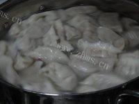 香醇的芹菜猪肉水饺做法图解11)