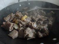 常吃不腻的咖喱牛肉做法图解4)