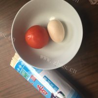 色香味浓的西红柿鸡蛋面做法图解1)