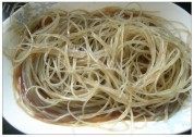美味的红鲟蒸粉丝做法图解5)
