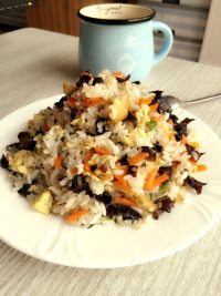 美味的什锦蛋炒饭