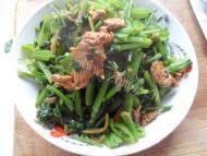 家常菜肉片炒芹菜