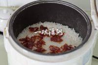 自己做的腊肉煲仔饭做法图解5)