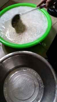 精细的自制糯米粉做法图解4)