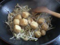 家常素炒豆芽豆泡做法图解5)