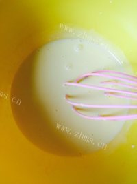 诱人的芒果蛋挞做法图解7)