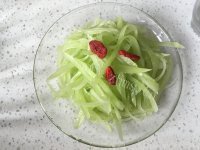 垂涎欲滴的凉拌莴笋丝做法图解5)