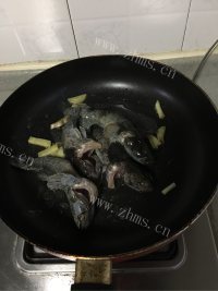 色泽诱人的红烧塘鳢鱼做法图解6)
