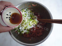美味的鲜肉千层饼做法图解6)