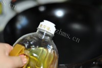 美味的腊肠炒面做法图解4)