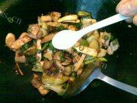风味小炒肉做法图解18)