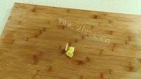 美味的番茄虾仁锅巴做法图解2)